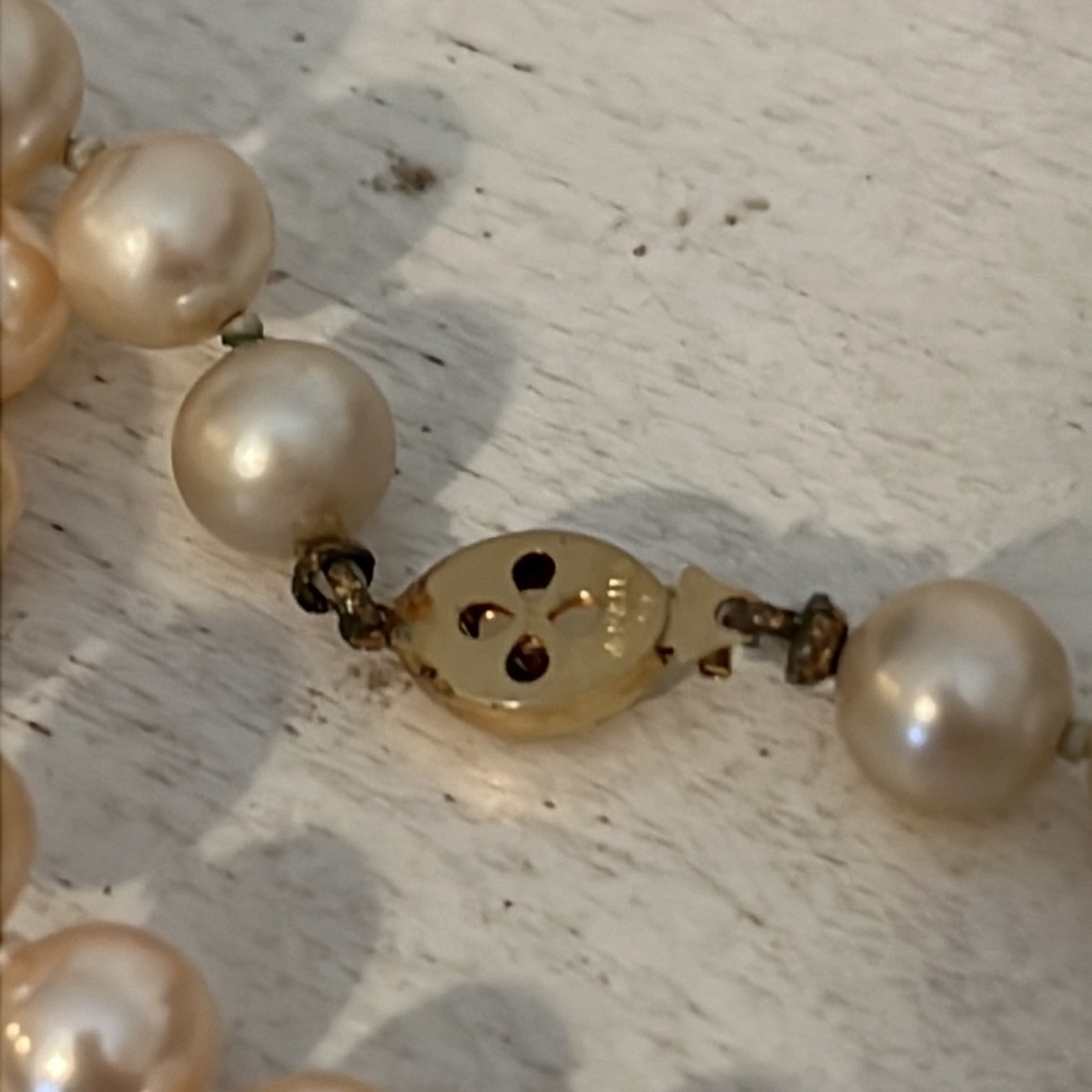 Signed hand knotted Marvella 24” pearl strand necklace - Picture 3 of 3